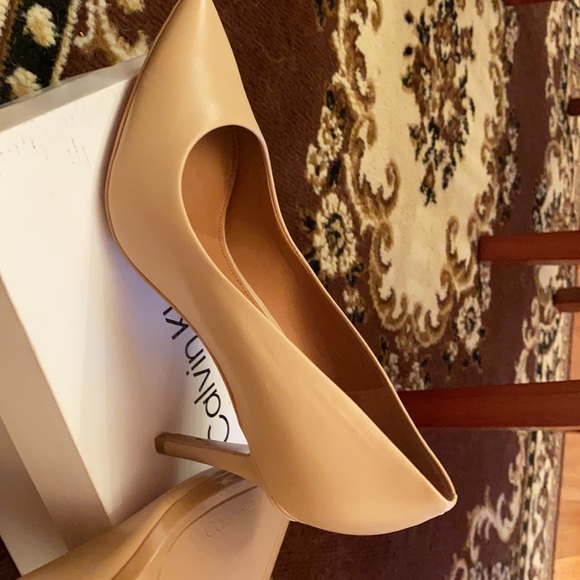 Guess leather heel. - Picture 2 of 6